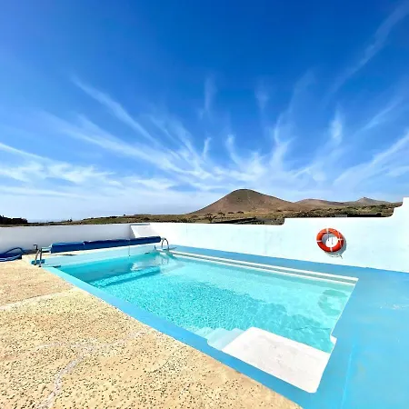 Landhaus Bonita Casa Rural En Finca Con Terraza Y Vista A Volcan Costa Teguise