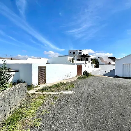 Bonita Casa Rural En Finca Con Terraza Y Vista A Volcan